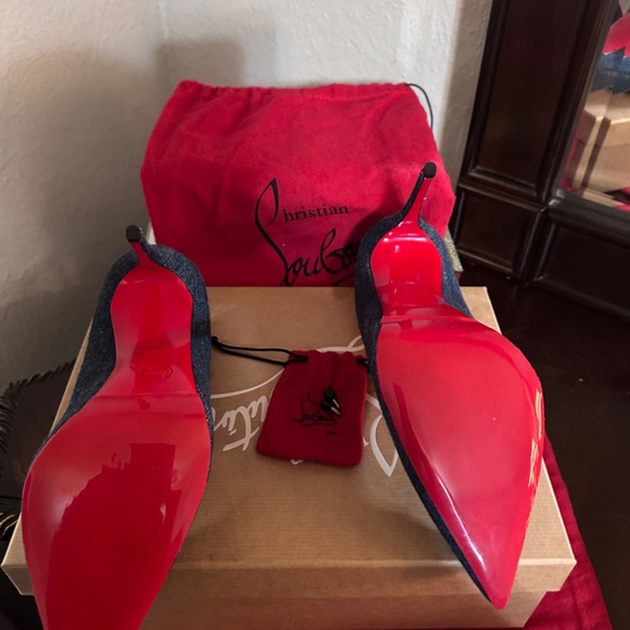 Christian Louboutin - Picture 3 of 5